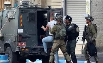 الاحتلال يعتقل 66 فلسطينيًا خلال حملة مداهمات واسعة بالضفة الغربية المحتلة   