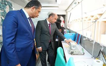 محافظ البحر الأحمر  ووزير العمل يختتمان الجولة بتفقد وحدة التدريب المتنقلة بالغردقة