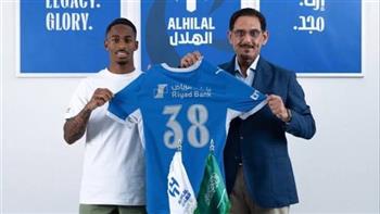 الهلال السعودي يتعاقد مع المهاجم الهولندي كريسينسيو سامرفيل