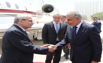 رئيس الوزراء اللبناني يصل بغداد على رأس وفد وزاري في زيارة رسمية إلى العراق