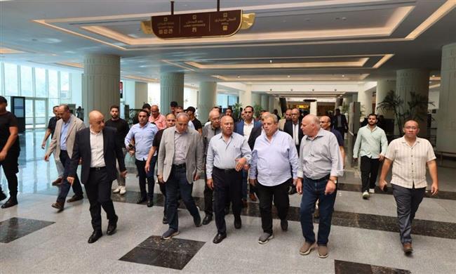 وزير النقل يتفقد محطة قطارات صعيد مصر ببشتيل.. ويعقد لقاءً موسعا مع عدد كبير من قائدي القطارات