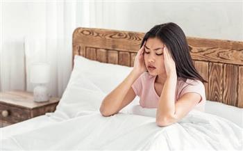 لا تتجاهلي صداع الصباح.. إشارات قد تكشف مشكلة صحية