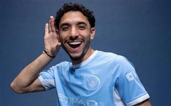 عمر مرموش يشارك في جلسة تصوير مانشستر سيتي استعدادًا للموسم الجديد