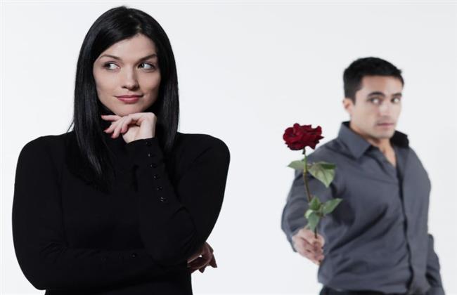 هل ترفضين المدح والأطراء؟.. إليكِ السبب