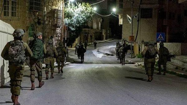 قوات الاحتلال تقتحم قرية دير جرير بقضاء رام الله وتداهم عددا من المنازل