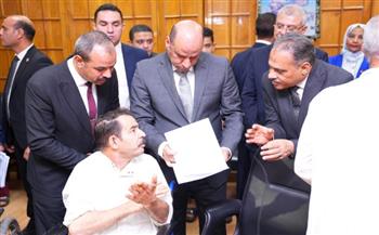 وزير العمل ومحافظ الشرقية يُسلمان عقود عمل لذوي الهمم ويشهدان توقيع بروتوكول تعاون لتأهيل الشباب لسوق العمل