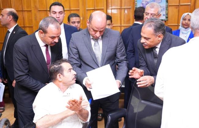 وزير العمل ومحافظ الشرقية يُسلمان عقود عمل لذوي الهمم ويشهدان توقيع بروتوكول تعاون لتأهيل الشباب لسوق العمل