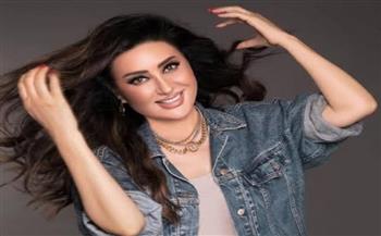 لطيفة تشوّق جمهورها بأولى أغنيات ألبومها الجديد "شبهي بالملي"