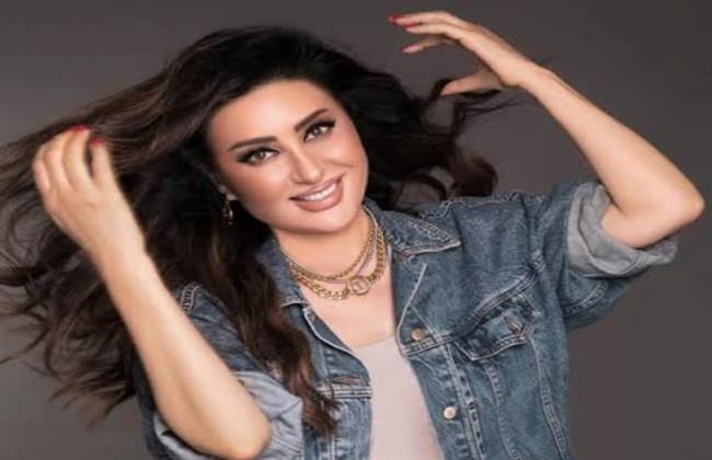 لطيفة تشوّق جمهورها بأولى أغنيات ألبومها الجديد "شبهي بالملي"