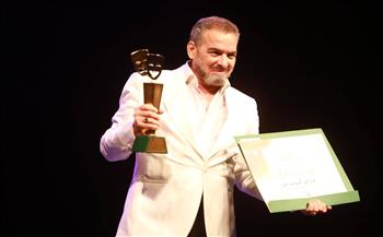 أحمد عبد العزيز يدعو للاهتمام بالمسرح المدرسى خلال تكريمه