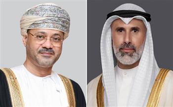 وزير خارجية الكويت يبحث هاتفيا مع نظيره العماني جهود تعزيز الأمن في المنطقة وحرية الملاحة البحرية