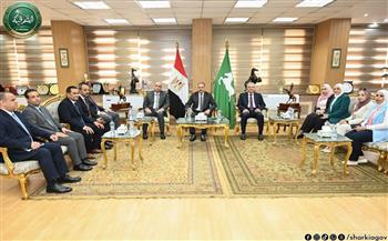 محافظ الشرقية يستقبل وزير العمل في مستهل زيارته للمحافظة لتسليم 50 عقد عمل لذوي الهمم