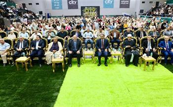 محافظ المنوفية يكرم أوائل الشهادة الإعدادية العامة والأزهرية ويهديهم دروع تذكارية 