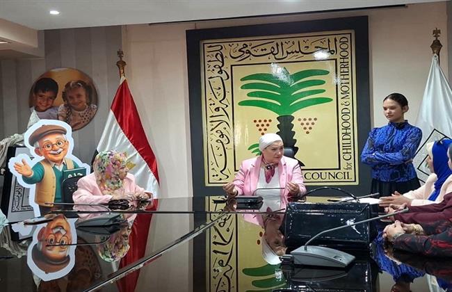 رئيسة  القومي للطفولة والأمومة تكرم صناع المسلسل الإذاعي"من قلب الحكاية مع جدو حقي وتيته حماية"