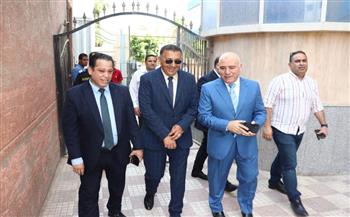 محافظ القليوبية يتفقد انتظام العمل بالفترة المسائية للعيادات الخارجية بمستشفى بنها التعليمي 