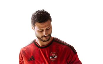 الأهلي يكشف عن الزي الجديد للموسم الكروي 2026-2027 