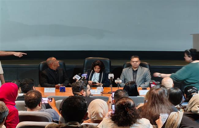 في ندوة حفل مناقشة وتوقيع كتابها بالمهرجان القومي للمسرح.. إسعاد يونس: المسرح نقطة بدايتي الحقيقية مع الفن