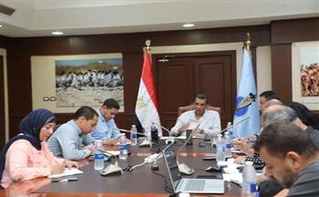 محافظ البحر الأحمر يستعرض الموقف التنفيذي لمشروعات الصرف الصحي والخطة الاستثمارية بمدينة الغردقة
