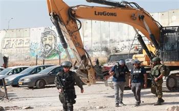 محافظة القدس: قوات الاحتلال تنفذ أعمال تجريف في أراضي المواطنين ببلدة حزما بقضاء القدس