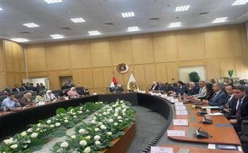 الإيجار التمليكي وتبسيط التراخيص وإنقاذ المصانع المتعثرة.. تفاصيل خطة وزارة الصناعة الجديدة