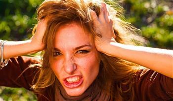 تصرفات يومية تكشف آثار جروح الطفولة في شخصيتك