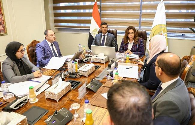 وزيرا التنمية المحلية والصناعة يبحثان مع رئيس هيئة تنمية الصعيد آليات دعم مشروعات الهيئة بالمحافظات