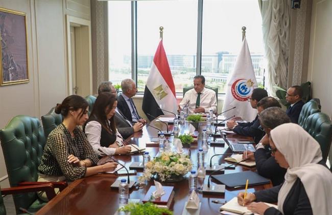 وزير الصحة يبحث مع شركتي «تكنويڤ» و«ميدبوت» تفعيل تقنية الروبوت الجراحي بمصر