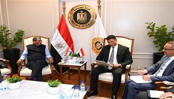 وزير الصناعة يبحث مع سفير الهند تعزيز التعاون الصناعي وجذب استثمارات جديدة إلى مصر  