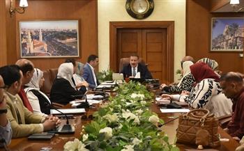 محافظ بورسعيد يعقد اجتماعًا موسعًا مع الجهات التنفيذية لمتابعة معدلات نسب تنفيذ المشروعات