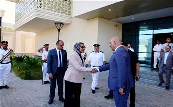 محافظ الوادي الجديد تقدم التهنئة لمدير أمن الوادي الجديد 