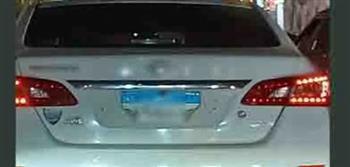 سقوط صاحب السيارة بعد طمس لوحاتها المعدنية للهروب من مخالفات المرور بالإسكندرية