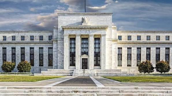 الفيدرالي الأمريكي يثبت أسعار الفائدة على الدولار للمرة الخامسة على التوالى
