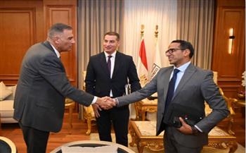 محافظ جنوب سيناء يبحث دعم التحول الرقمي ويوجه بتشغيل جميع محال مركز الصيد التعاوني