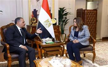 وزيرة التنمية المحلية والبيئة تعقد اجتماعا مع محافظ الشرقية لمتابعة الوضع الراهن لمنظومة المخلفات
