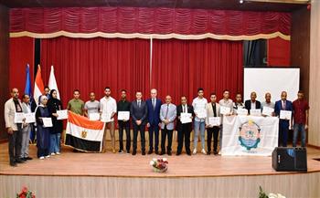 المهندس عمرو لاشين يكرم أبطال "الجيش الأبيض" تقديراً لبطولتهم فى إخلاء حضانات المستشفى الجامعى    
