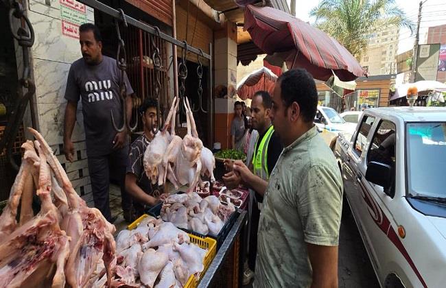 محافظ أسيوط: لا تهاون مع المتلاعبين بقوت المواطنين.. وضبط لحوم ودواجن فاسدة وسلع مجهولة المصدر   
