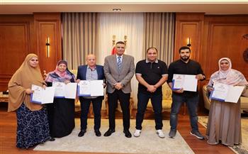 محافظ جنوب سيناء يكرم العاملين بالوحدة الحسابية بديوان عام المحافظة   
