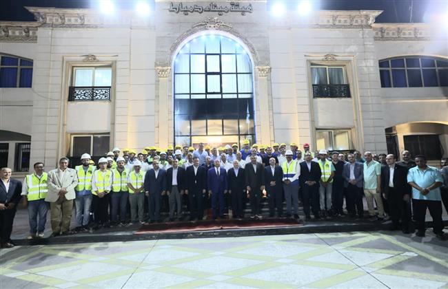 وزير النقل يصل ميناء دمياط بتكليف من الرئيس السيسي لتكريم أبطال القاطرات البحرية