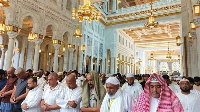 أداء صلاة الجمعة في المسجد الحرام وسط منظومة متكاملة من الخدمات| صور