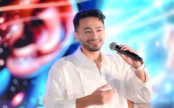 حمادة هلال يشعل العلمين الجديدة بحفل كامل العدد بحضور أسرته ويقدم دويتو مع محمد قماح   