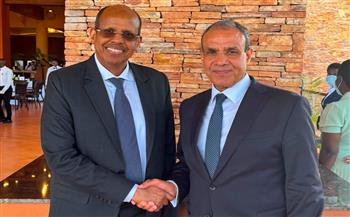 وزير الخارجية يلتقي رئيس مفوضية الاتحاد الأفريقي لبحث سبل دعم العمل الأفريقي المشترك 
