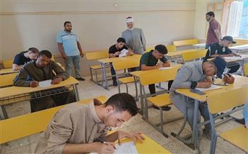 رئيس "سوهاج الأزهرية" يواصل جولاته الميدانية لمتابعة إمتحانات الرياضيات التطبيقية بالقسم العلمي  
