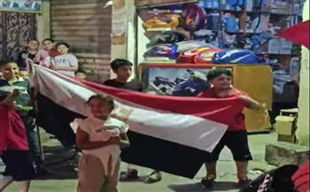 الجماهير تحتفل في الشوارع بتأهل منتخب مصر التاريخي لدور الـ16 |فيديو