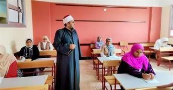 طلاب الثانوية الأزهرية بشمال سيناء يؤدون امتحان مادة البلاغة