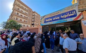 تباين أراء طلاب الثانوية العامة بسوهاج حول امتحان اللغة الإنجليزية بين السهولة والحاجة الى التركيز