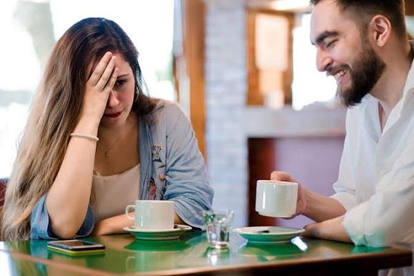 علم النفس يوضح.. كيف تؤثر علاقة الأب بابنه على حياته الزوجية؟