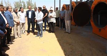 رئيس هيئة تنمية الصعيد ومحافظ الوادي الجديد يتفقدان مشروع تطوير مصنع تدوير المخلفات الزراعية بالخارجة