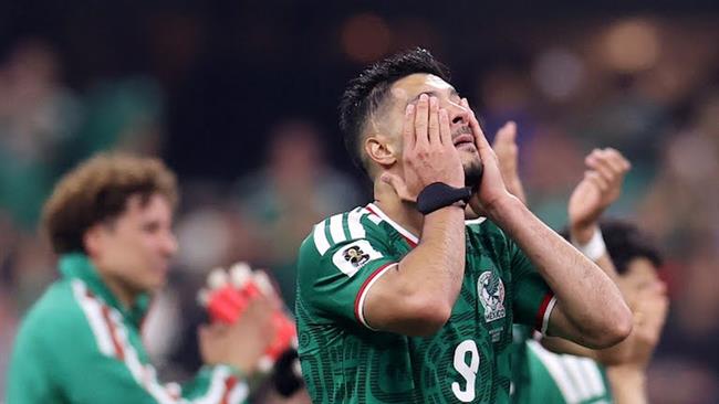 كأس العالم 2026.. الحزن يخيم على لاعبي المكسيك بعد توديع المونديال أمام إنجلترا  