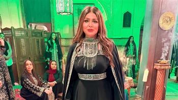 إلهام شاهين تحتفل بانتهاء تصوير "الحافي"