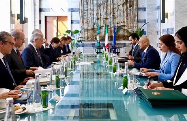 وزير الخارجية الإيطالي وأمين عام "التعاون الخليجي" يبحثان تعزيز العلاقات والمستجدات بالمنطقة